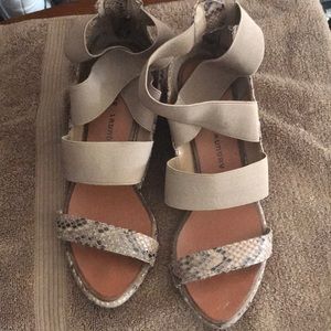 beige & black wedges